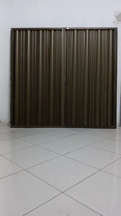 Portão de alumínio celbra seme novo duas banda largura 260 altura 230 - Foto 3