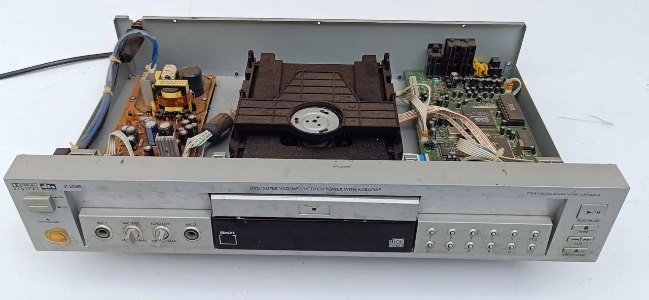 DVD Player STudii ST 5750E "funcionando" para peças.