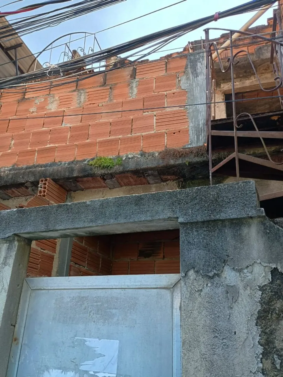 1 casa + 3 kitnets 