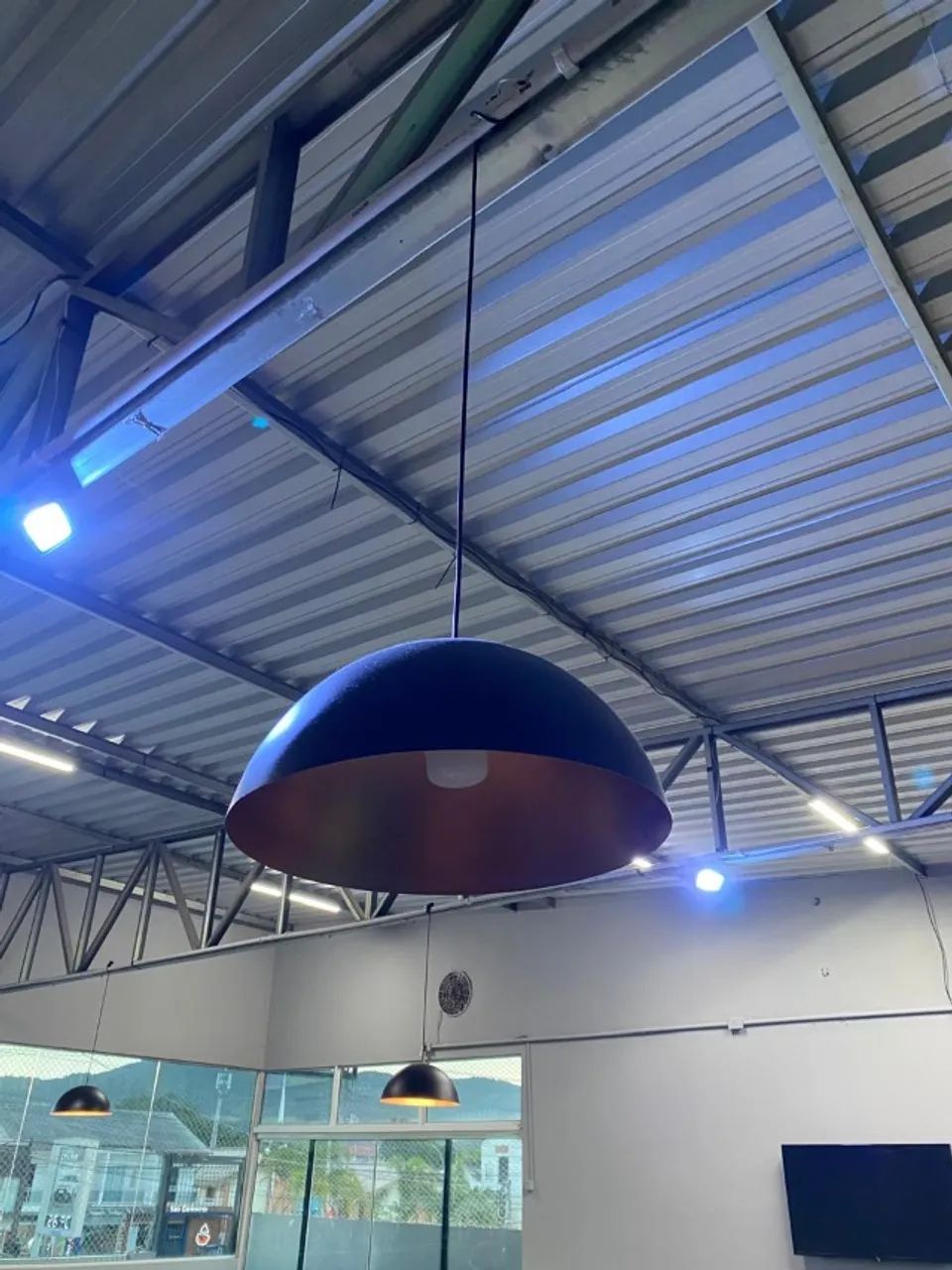 Luminária Industrial Cor Preta - EXCELENTE ESTADO - Foto 5