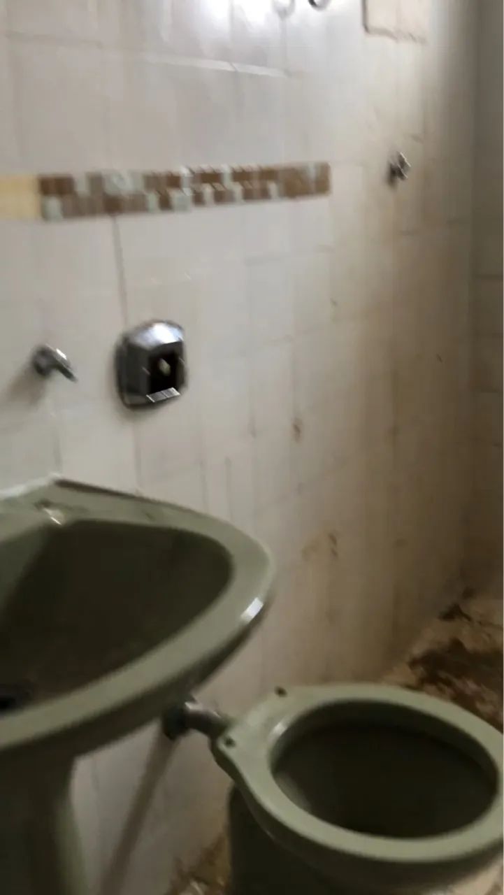 Vende-se Casa/Lote, lote grande, oportunidade para investidor e renda de aluguel. - Foto 2