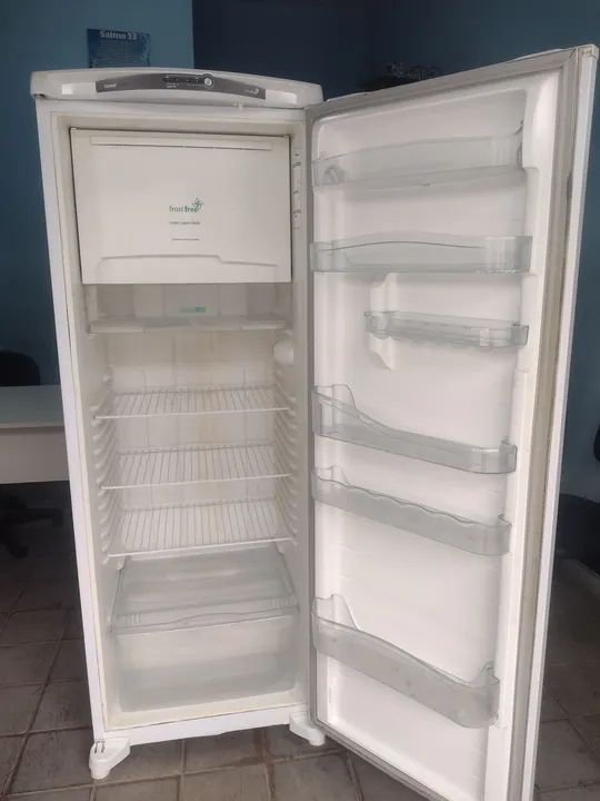 Vendo uma geladeira Consul frosfrie  - Foto 2