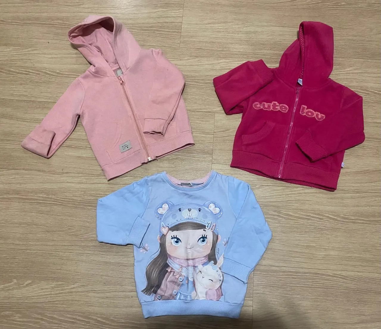 Conjunto de roupas infantis