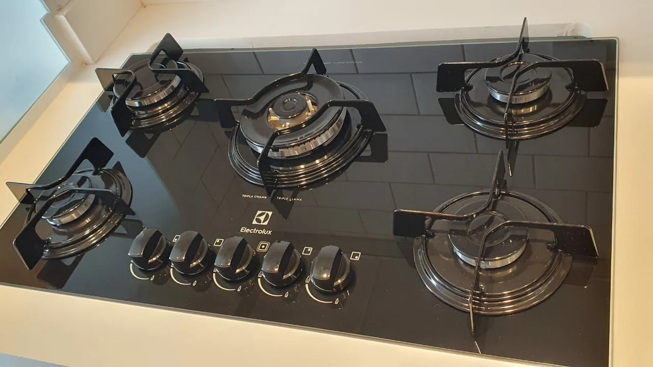 Cooktop Electrolux 5 bocas KE5TP. 1 mês de Uso. Gás encanado (comgas)