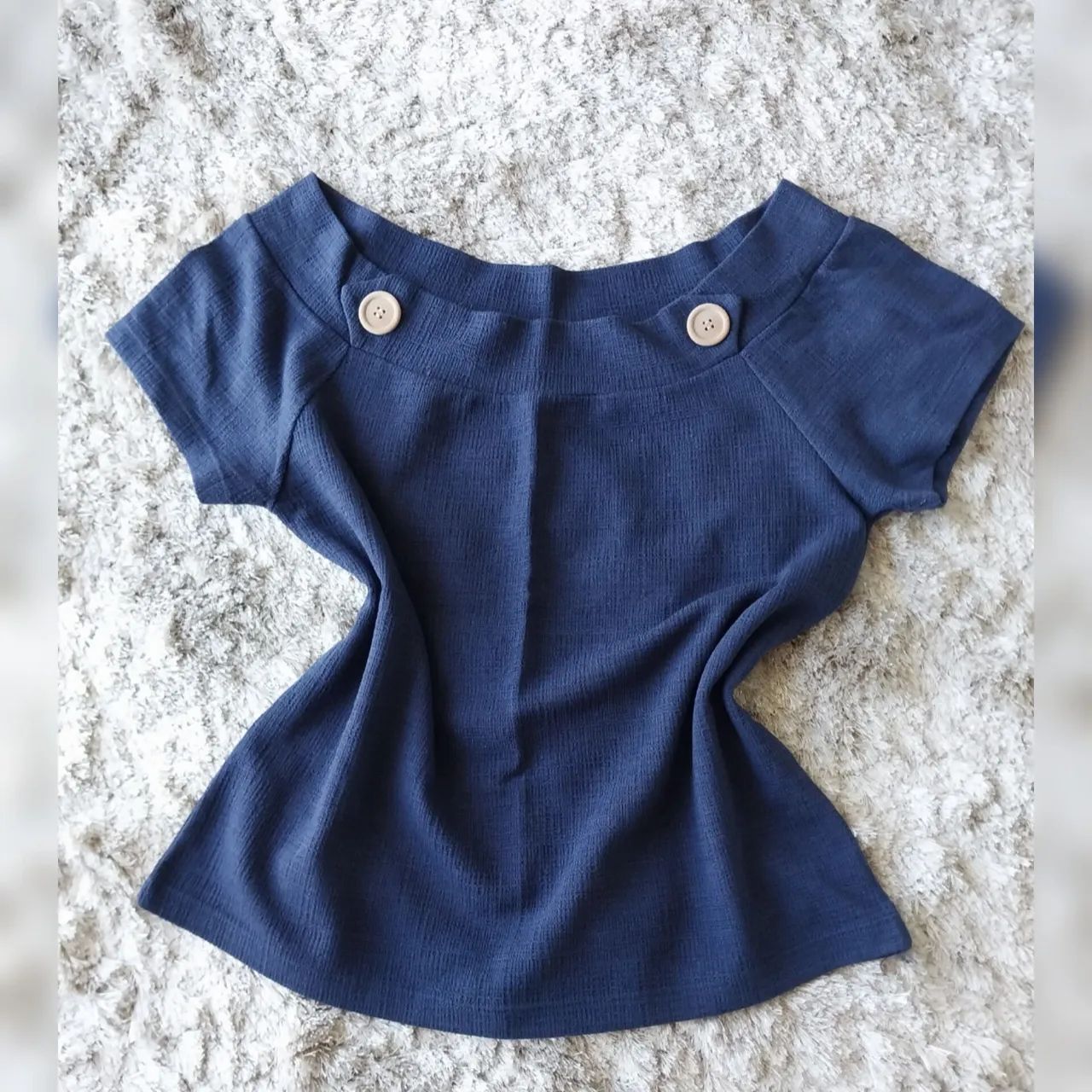 Blusa azul marinho com botões