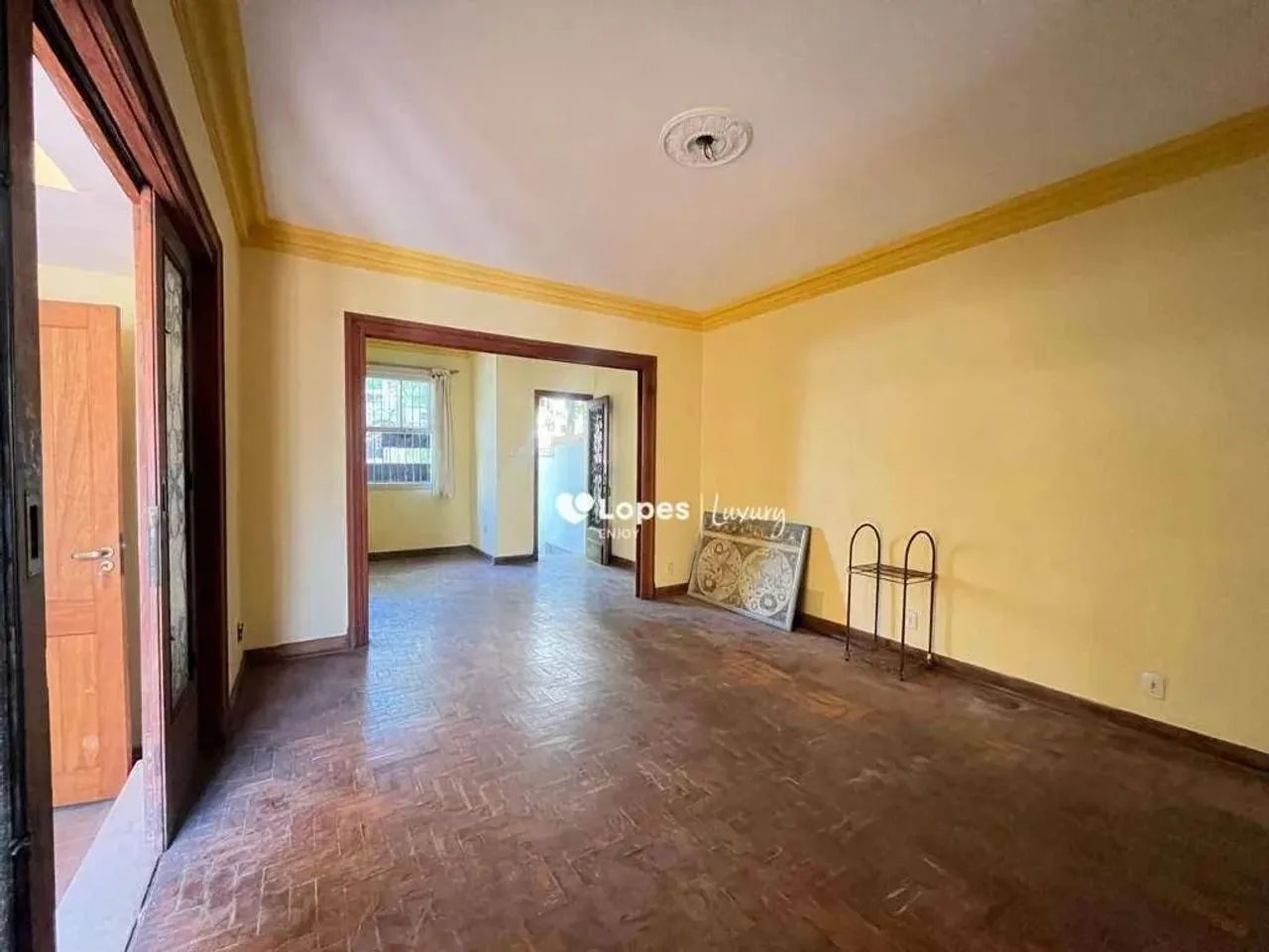 Excelente casa duplex 5 quartos, área externa, vaga - Foto 2
