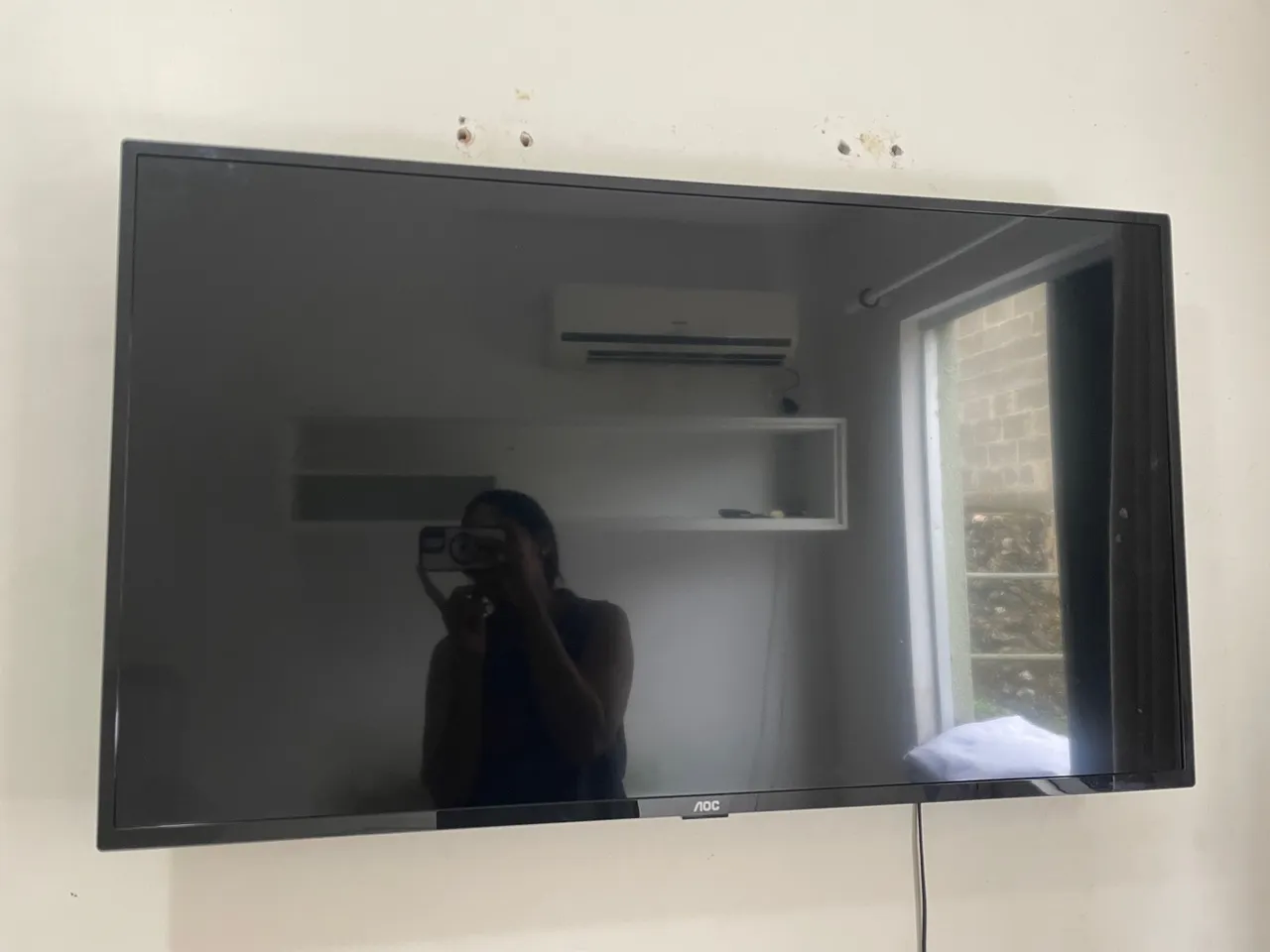 TV AOC - Tela Plana com Design Moderno