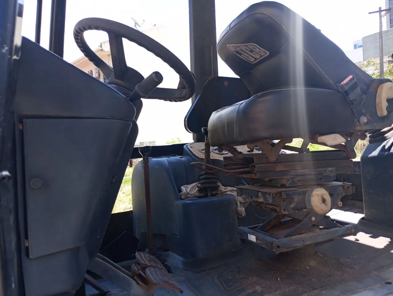 Vendo ótima retroescavadeira  - Foto 3