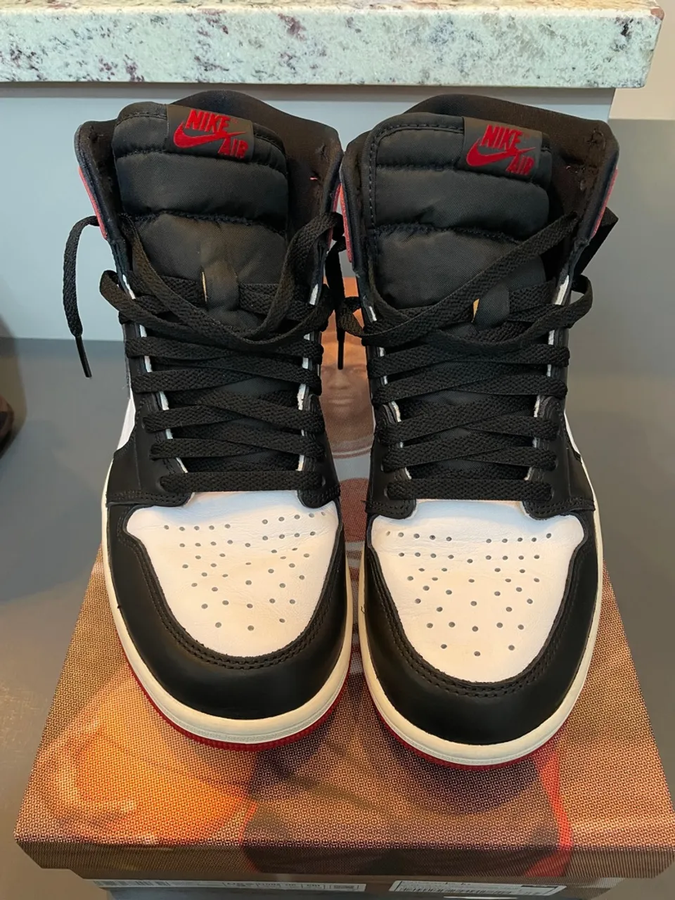 Air Jordan 1 retro OG High Black Toe