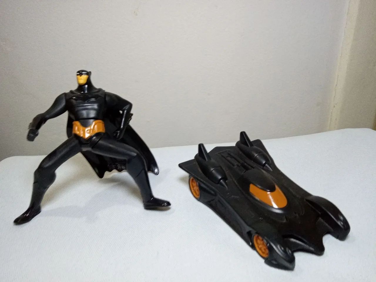 Kit C/2 Bonecos Batman + Carro - Foto 2