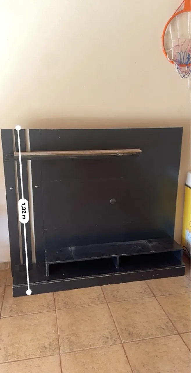 Painel para TV Preto com Prateleira e Nichos