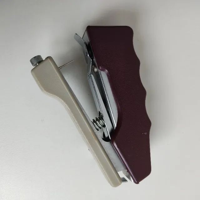 Mini maquina costura de mão singer vintage antiga coleção (usado) - Foto 4