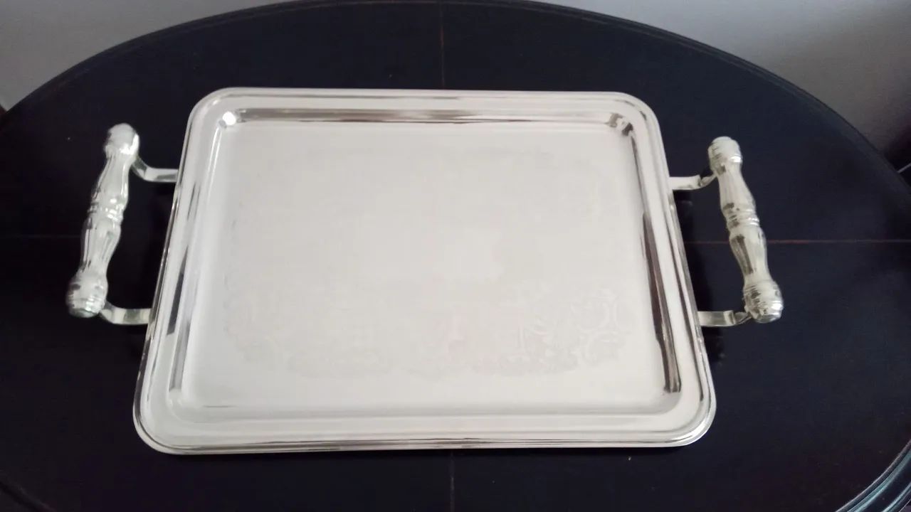 Bandeja com  banho de prata 