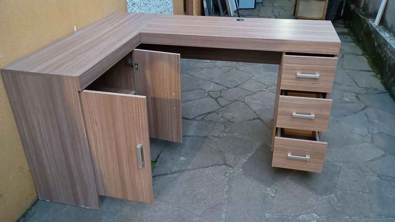 Mesa para computador, em ótimo estado!64961569580673123
