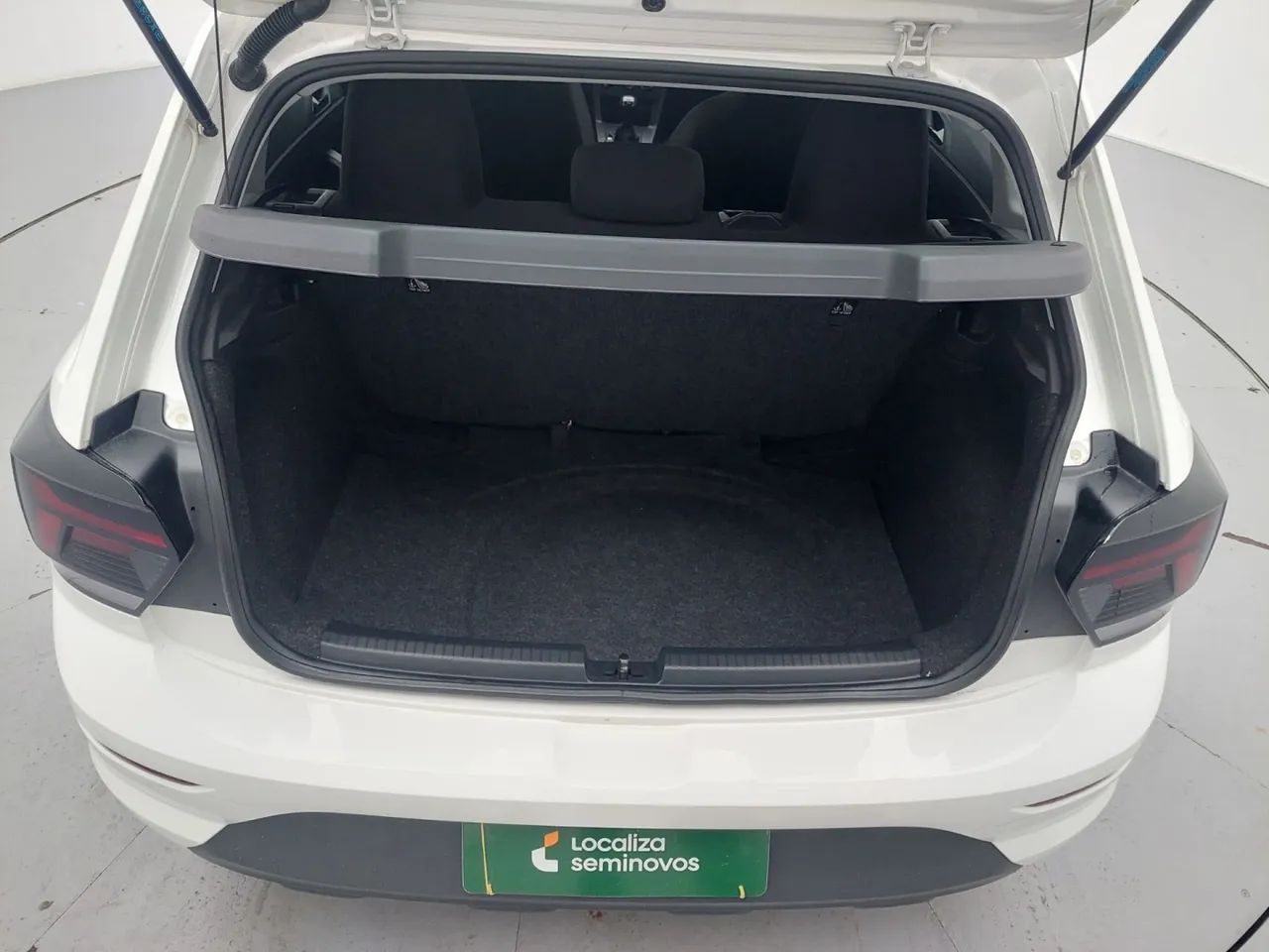 Volkswagen Polo Track 1.0 Flex 12V 5p, foto 9 de 18