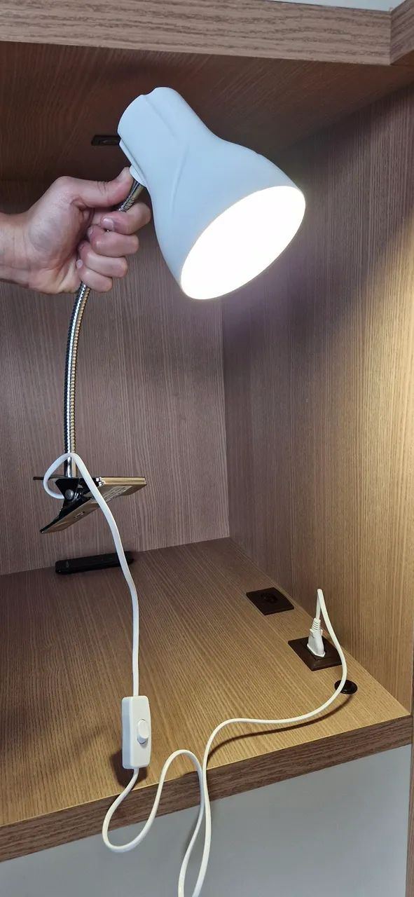 Abajur de Clip Articulável - Iluminação Prática e Direcionada - Foto 4