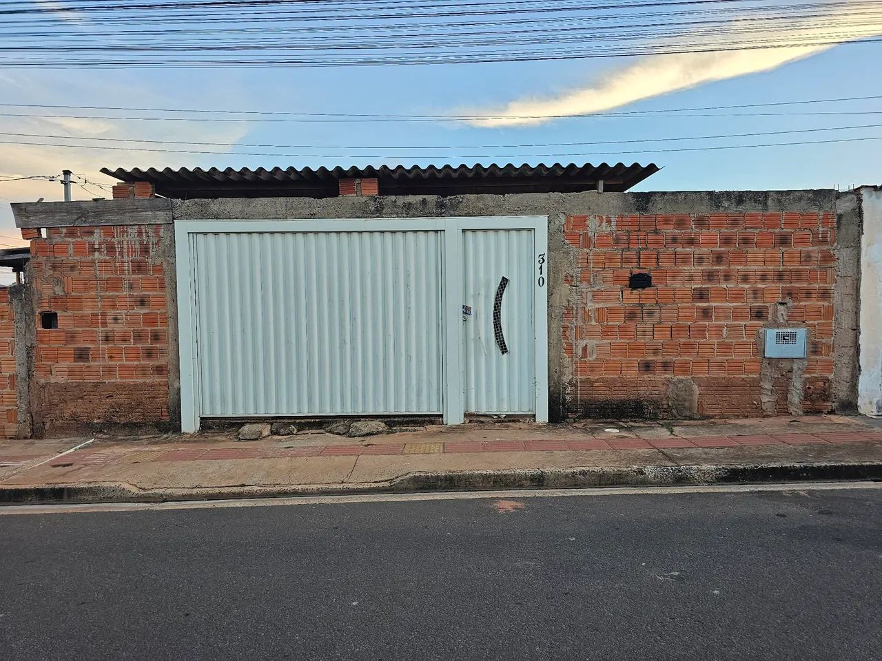 Casa com 2 quartos e 1 suíte, no Jd. Veraneio - Loteamento Bosque da Esperança.