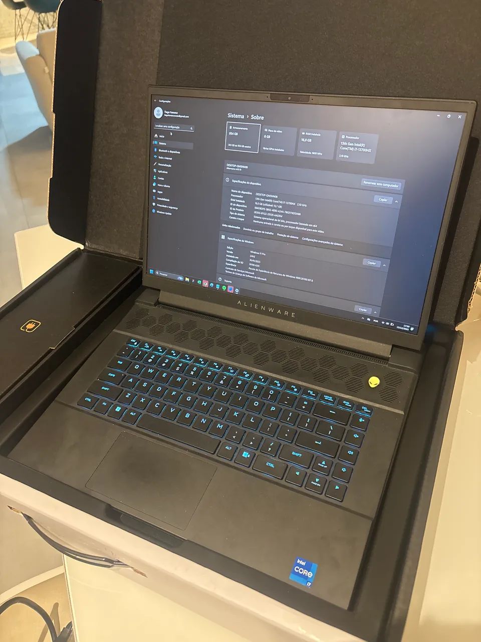 Alienware M16 R1 - 16GB RAM, i7-13700, RTX 4070 8GB, 1TB SSD, 16?
