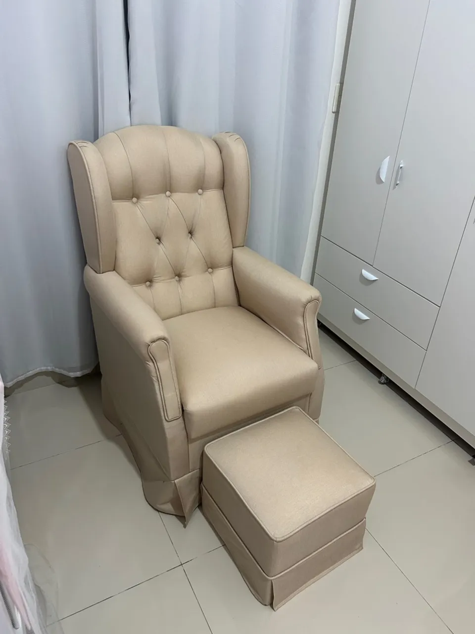 POLTRONA DE AMAMENTAÇÃO COM BALANÇO