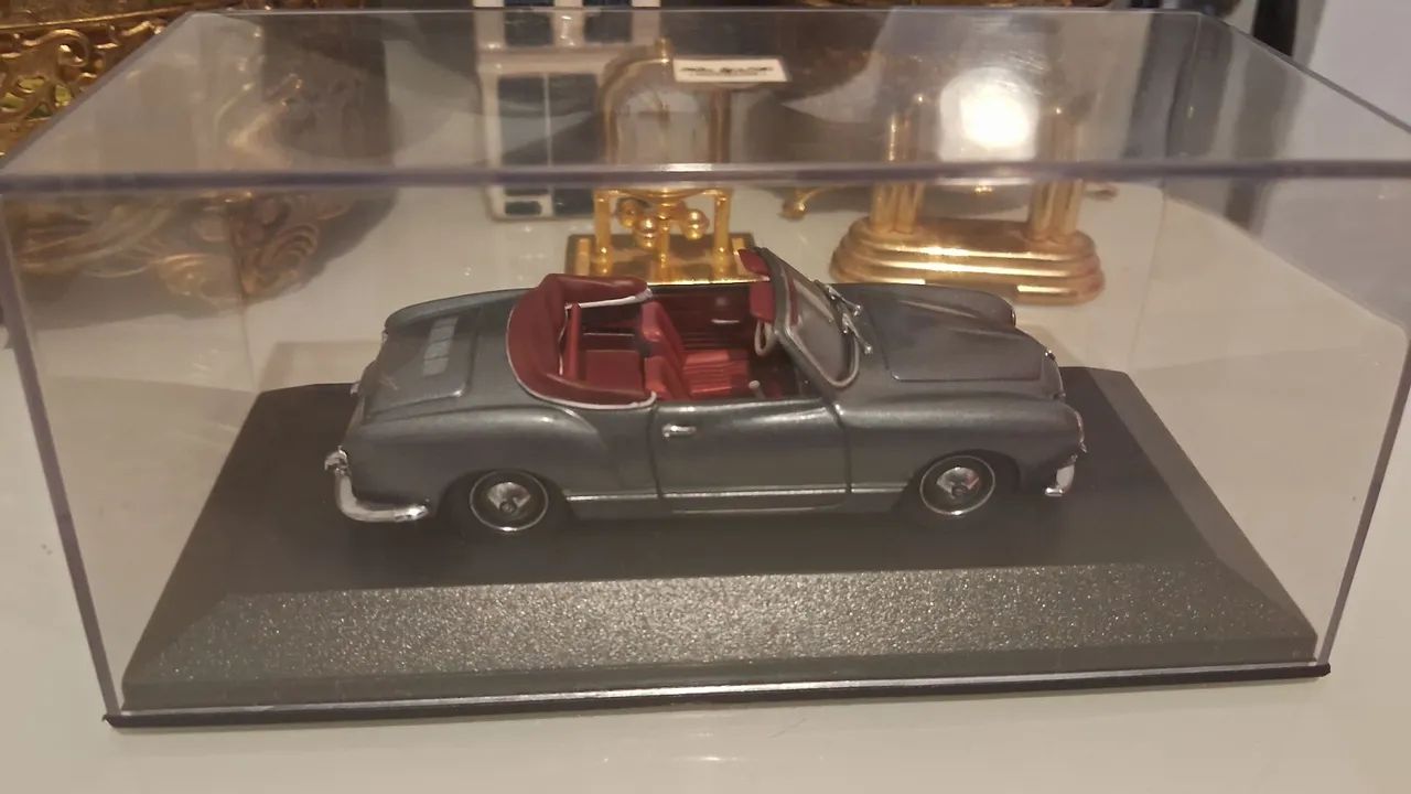 Miniatura Volkswagen Karmann Ghia Cabriolet. <br><br> - Foto 3