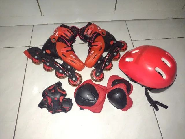 Patins vermelhos com proteção número 32-35 