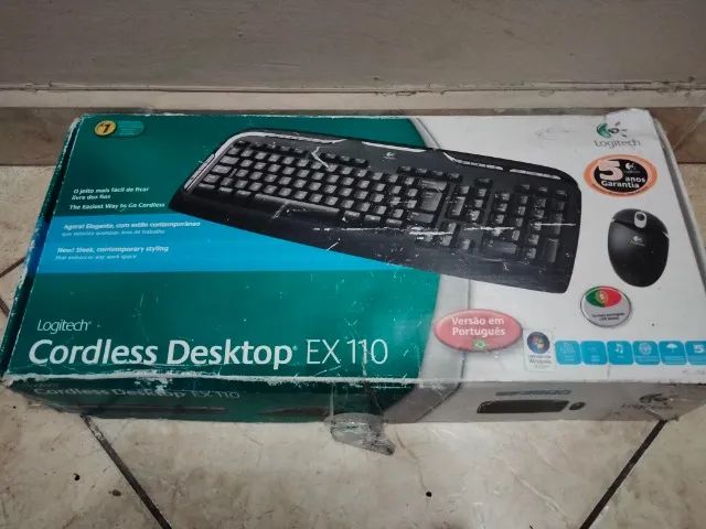 Teclado logitech + Mouse e adapator sem fio na caixa