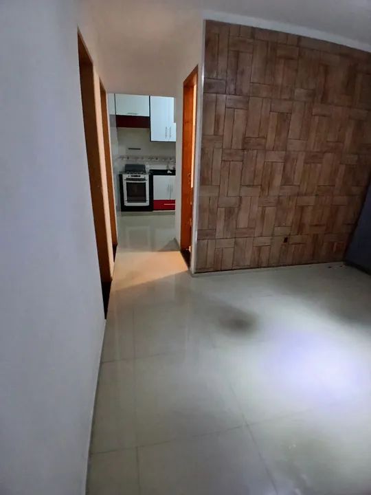 Apto 2 Dormitórios,  térreo com vaga garagem Condomínio Com água e gás incluso 