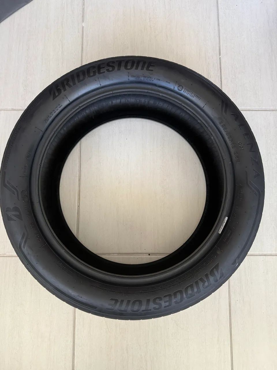 Pneu Bridgestone Alenza 225/50 R18 - Foto 2