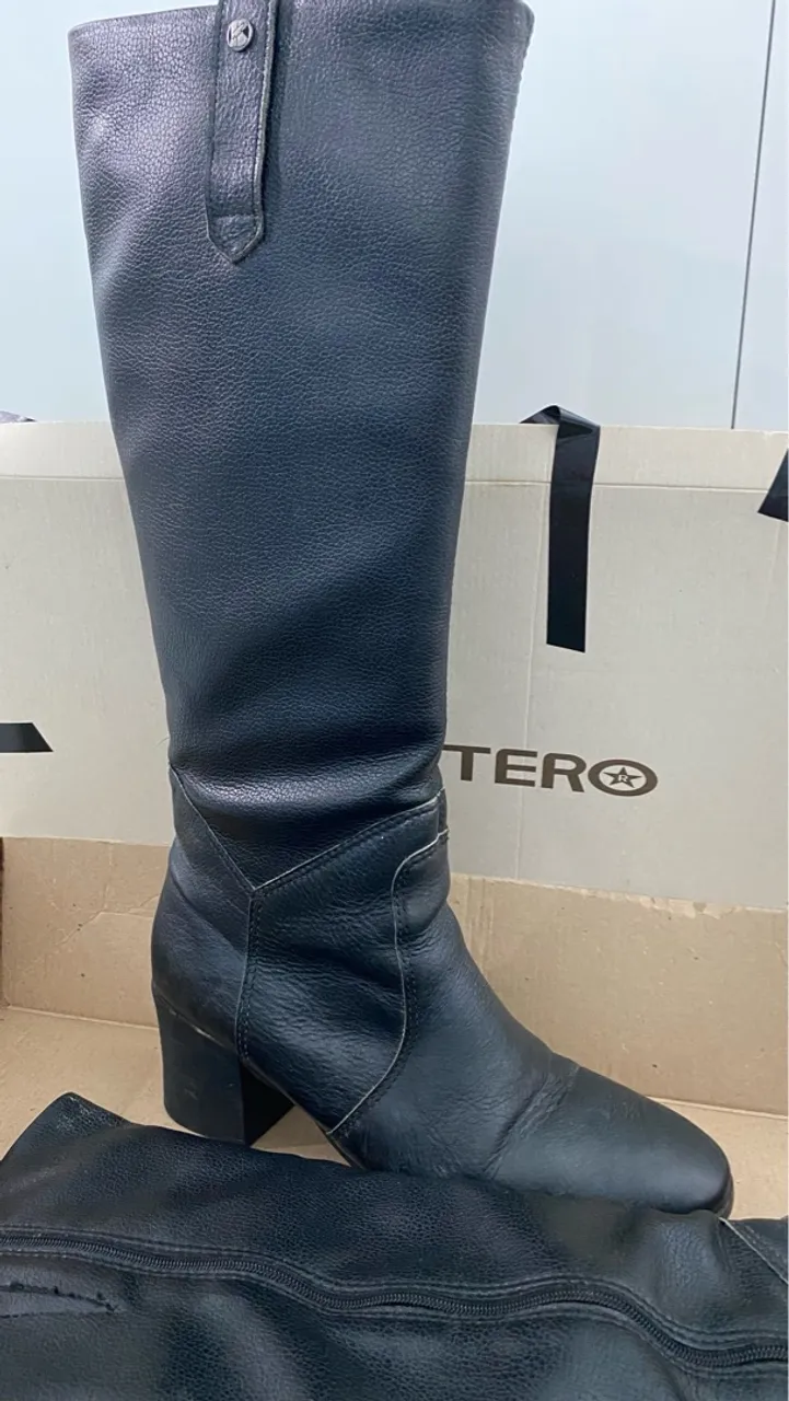 Bota de couro preta cano alto