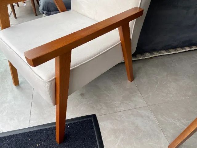 Poltrona base maciça com estofado no veludo apenas R$699,00  - Foto 2
