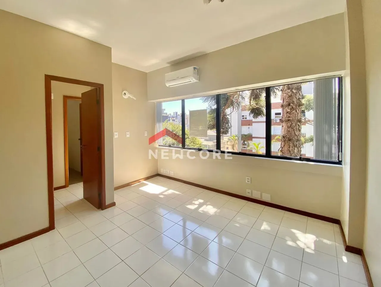 Sala comercial em Avenida Itaqui - Petrópolis - Porto Alegre/RS
