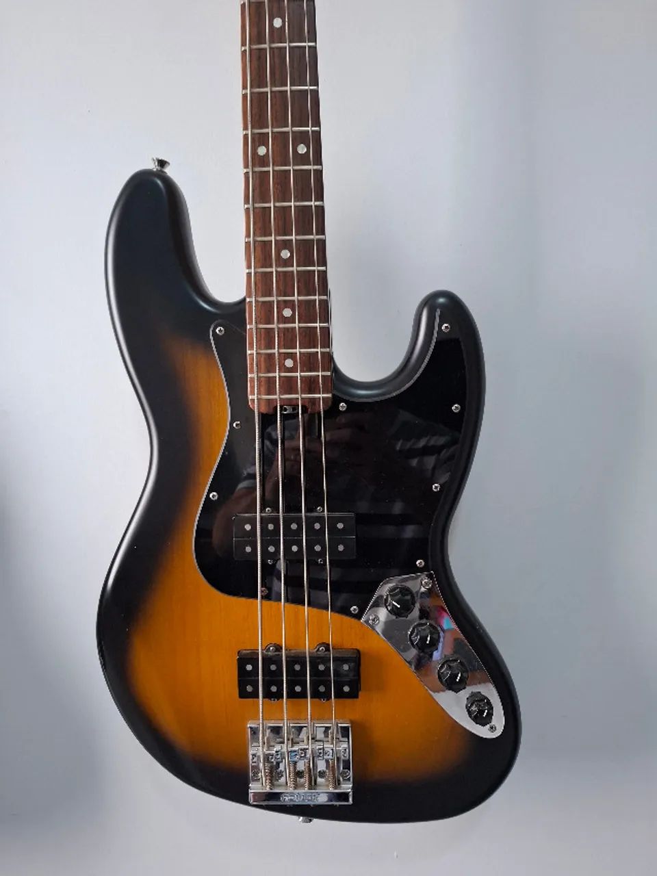 Baixo Jazz Bass Modern Player