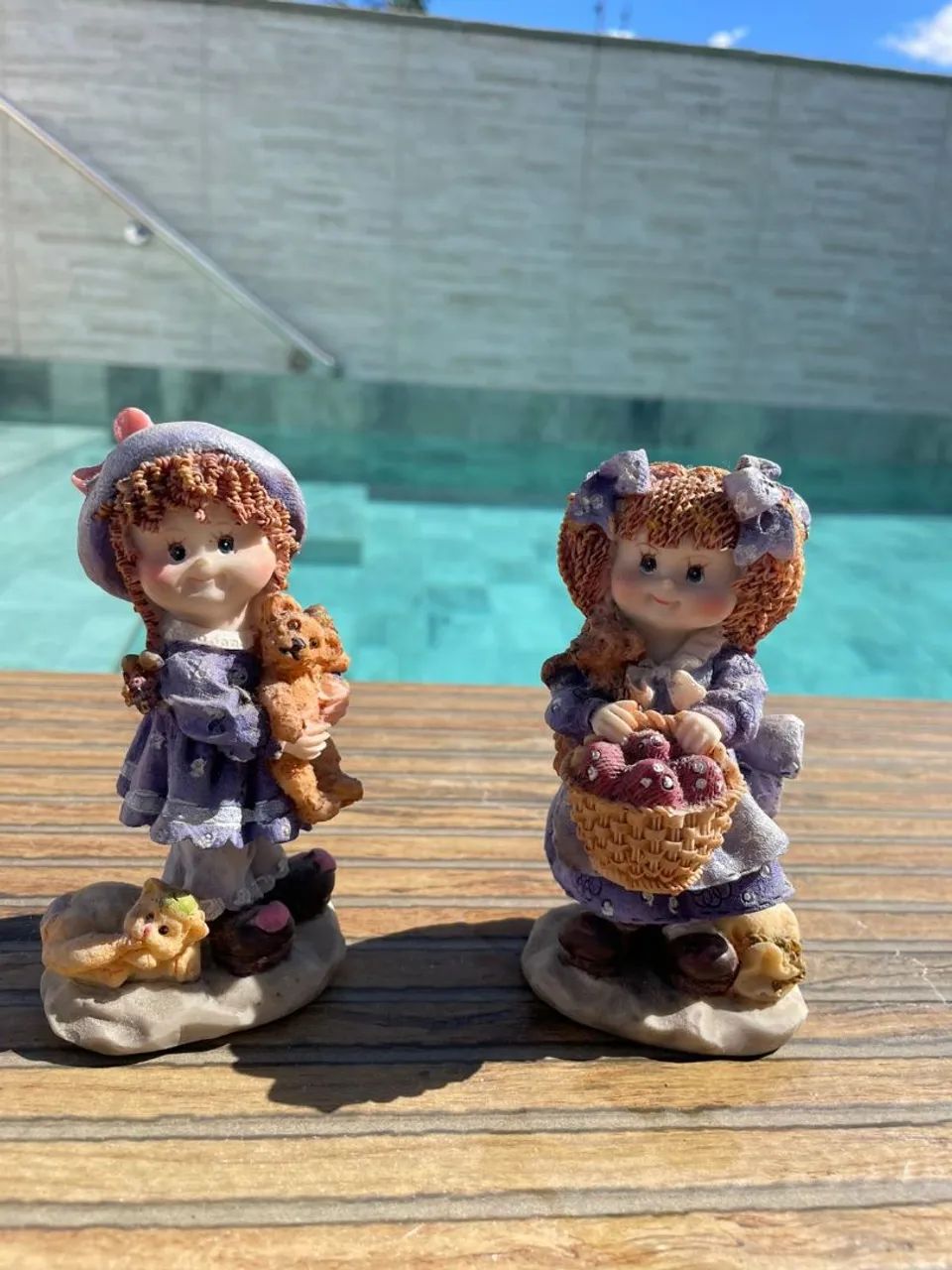 Par de Bonecas de Porcelana Colecionáveis