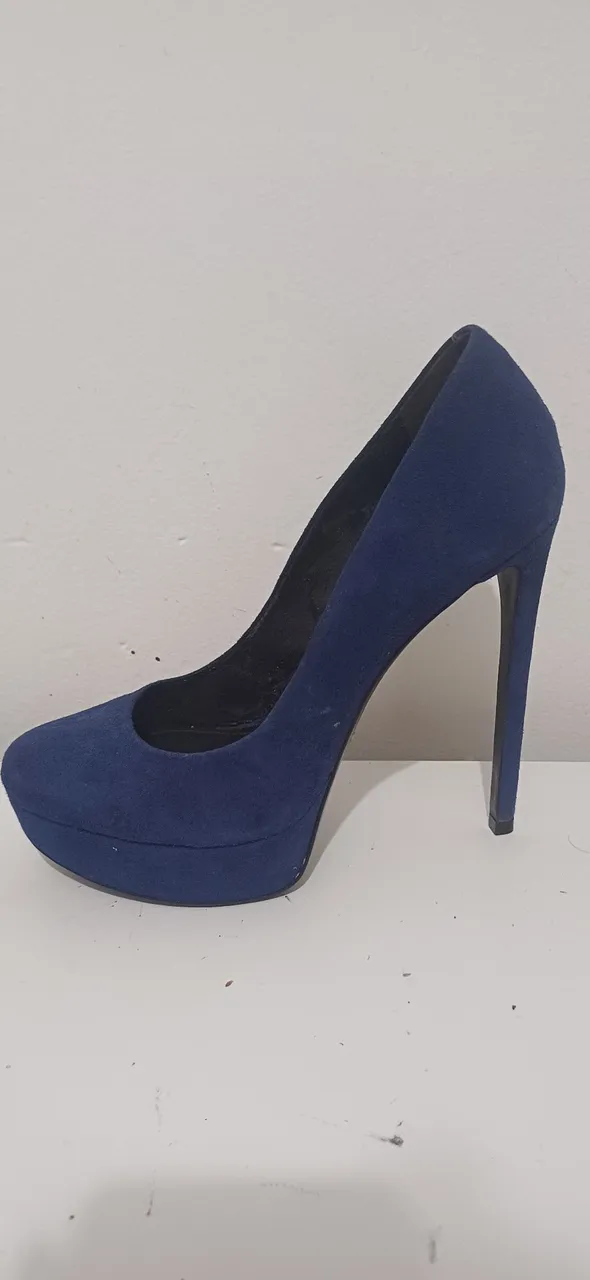 Sapato schutz salto alto azul de camurça