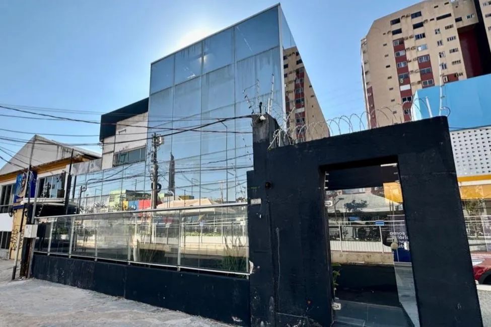 Prédio comercial, 680m², 18 salas, 6 vgs no bairro da Cidade Velha