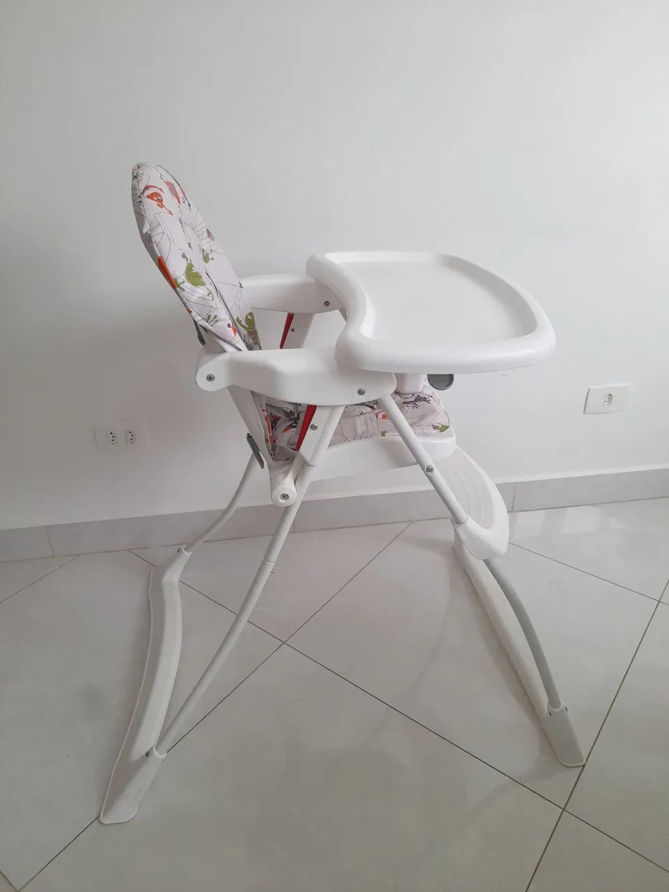 Cadeirão para Refeição Burigotto Bon Appetit+ Monstrinhos (Usado) - Foto 5