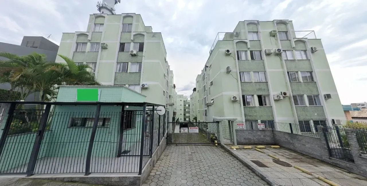 APARTAMENTO TODO REFORMADO E DESOCUPADO NO ESTREITO EM FLORIPA COM MELHOR VALOR!