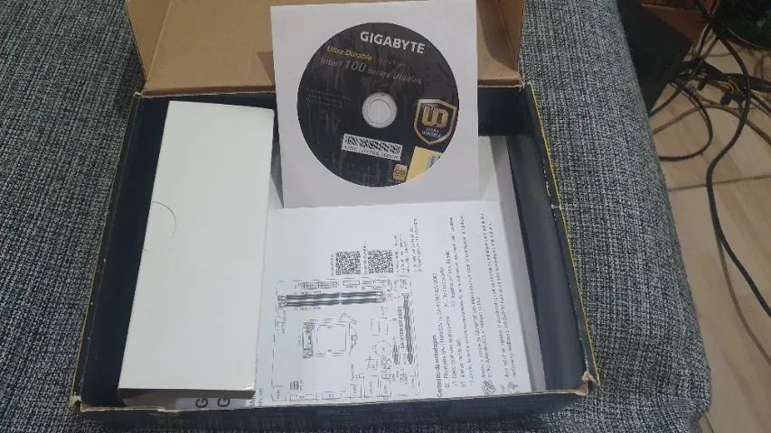 2 Placas-mãe Gigabyte H110m-S2V C\Def - Foto 2