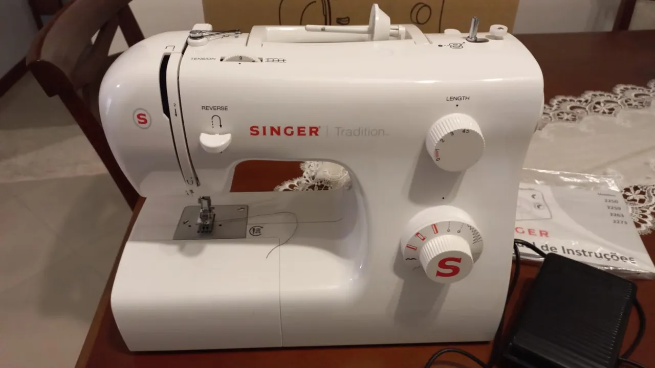 Máquina de Costura Singer Tradition