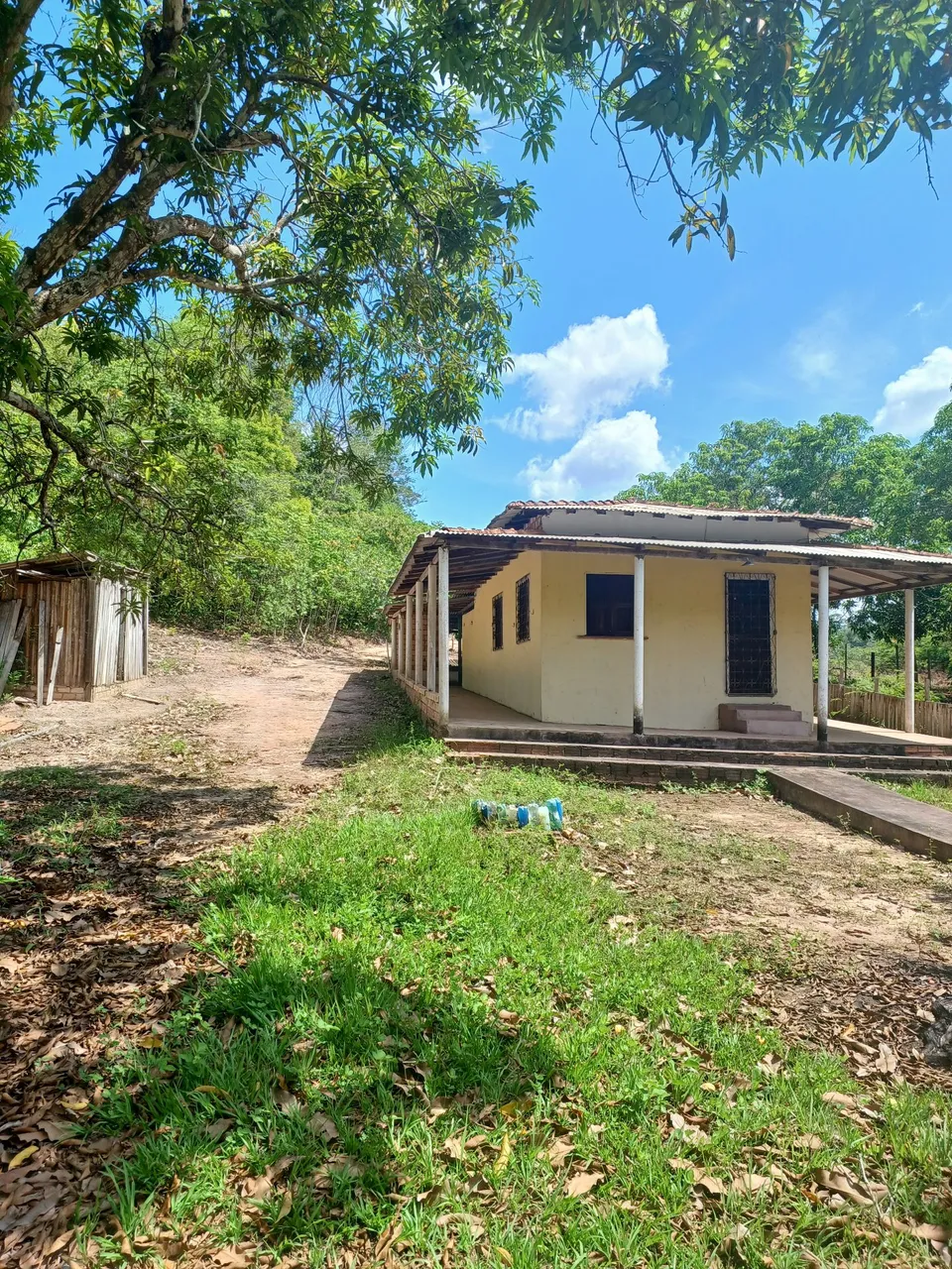 Casa com terreno e igarape proximo a tira ressaca
