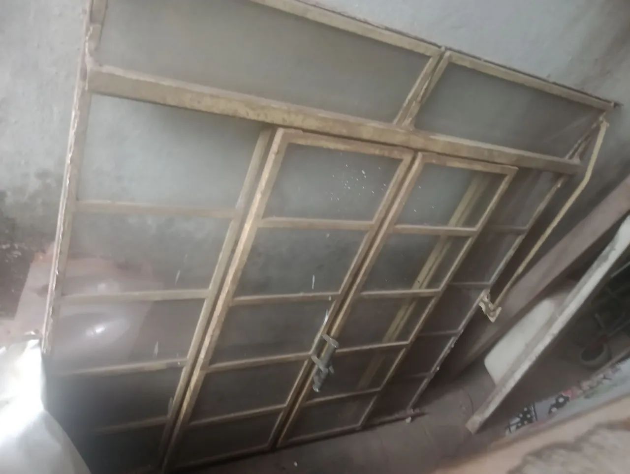 Janela de ferro com vidro 64840845459331120