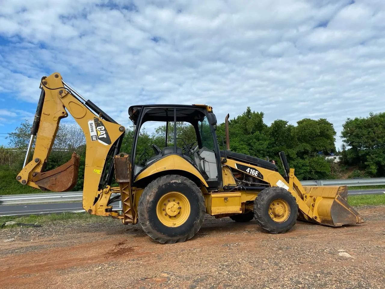 Retroescavadeira Caterpillar 416E a toda prova - Foto 5