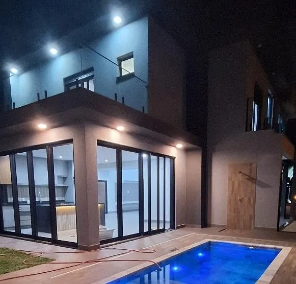 Casa completa no Cond Vivendas da Mata | Imobiliária Rosa e Rangel