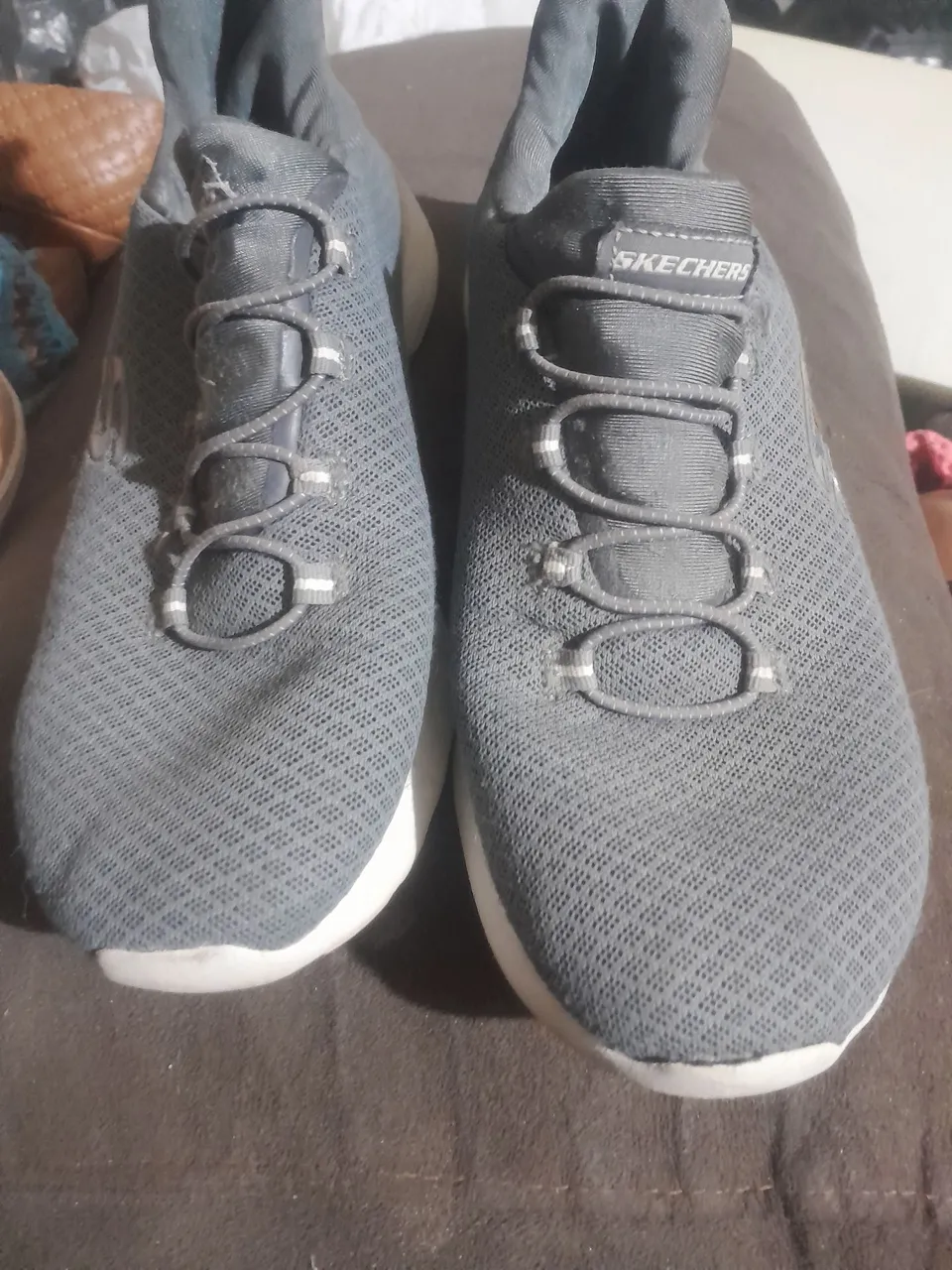 Tênis Skechers Cinza