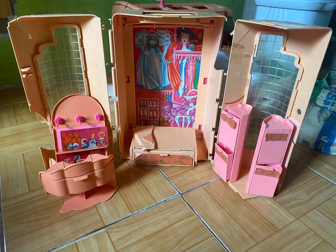 Quarto de viagem da Barbie sucata