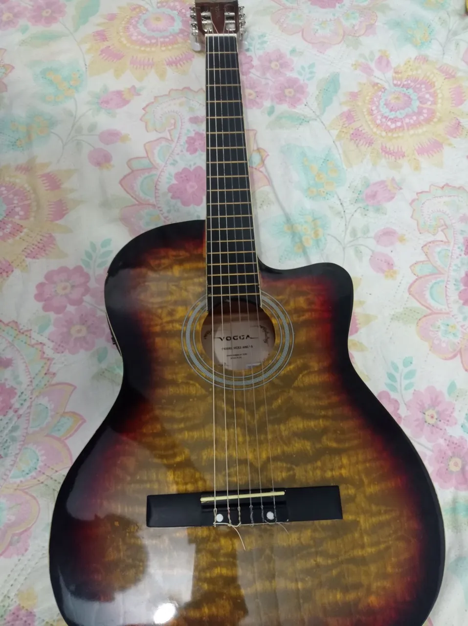 Violão semi-novo vogga