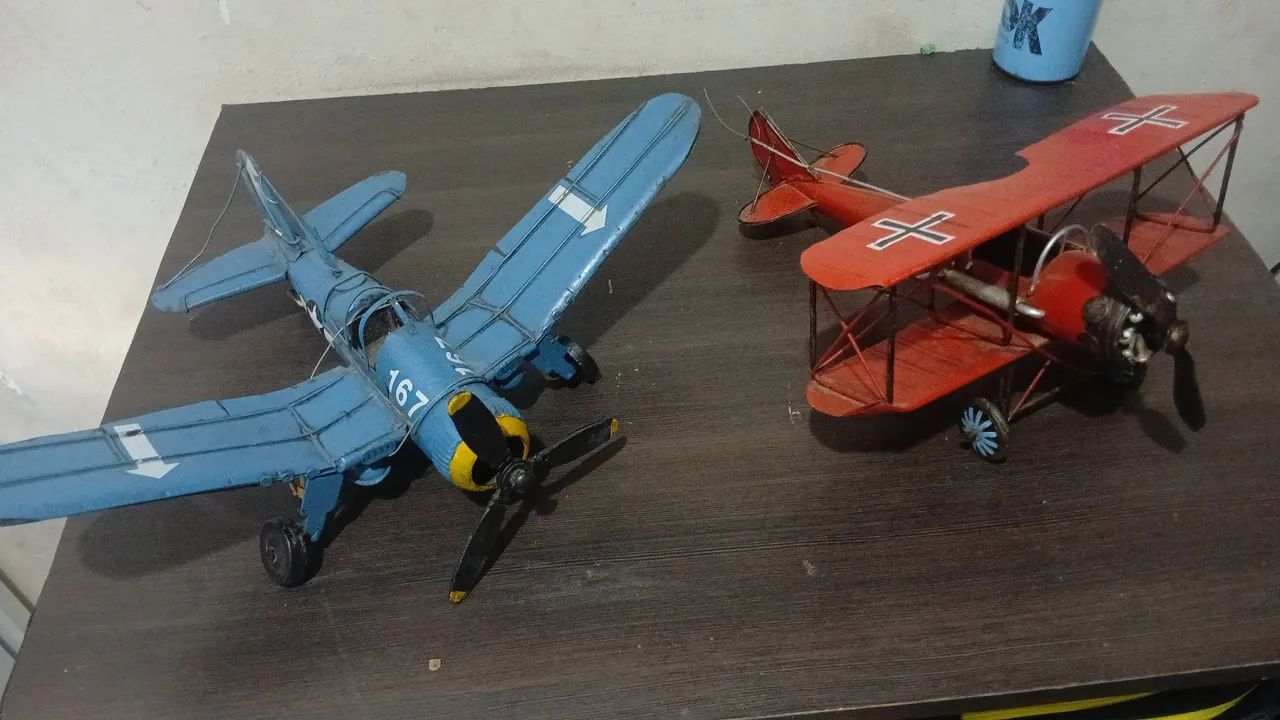 Avião de Metal Colecionável - Foto 3