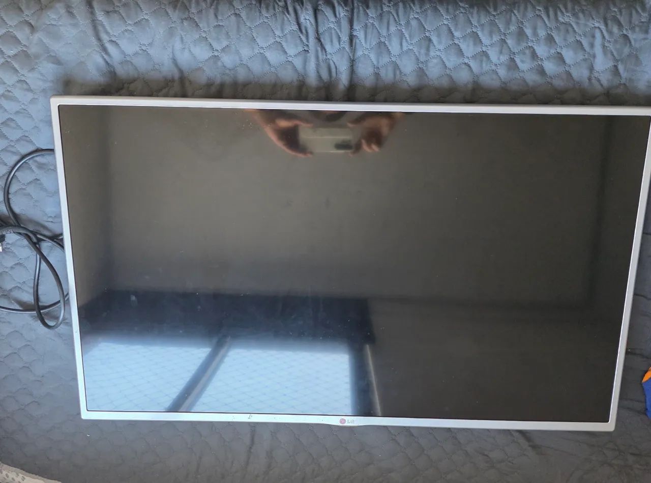 TV LG com display danificado