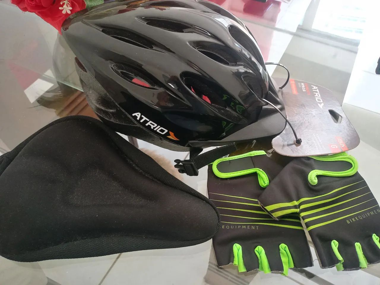 CAPACETE, LUVAS DE PROTEÇÃO E COXIM BIKE. DIA DAS CRIANÇAS