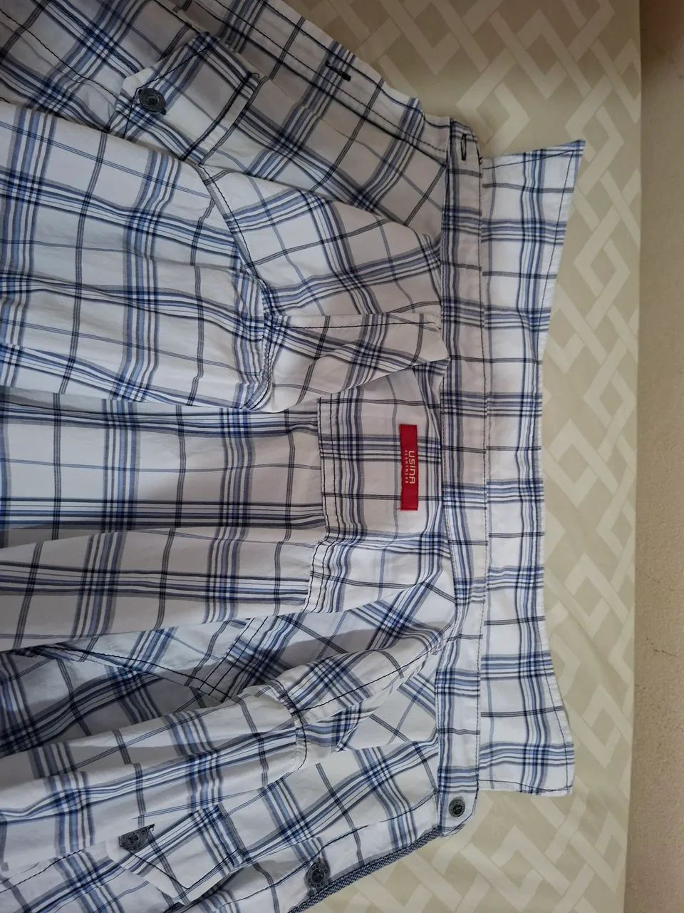 Camisa social listrada branca azul